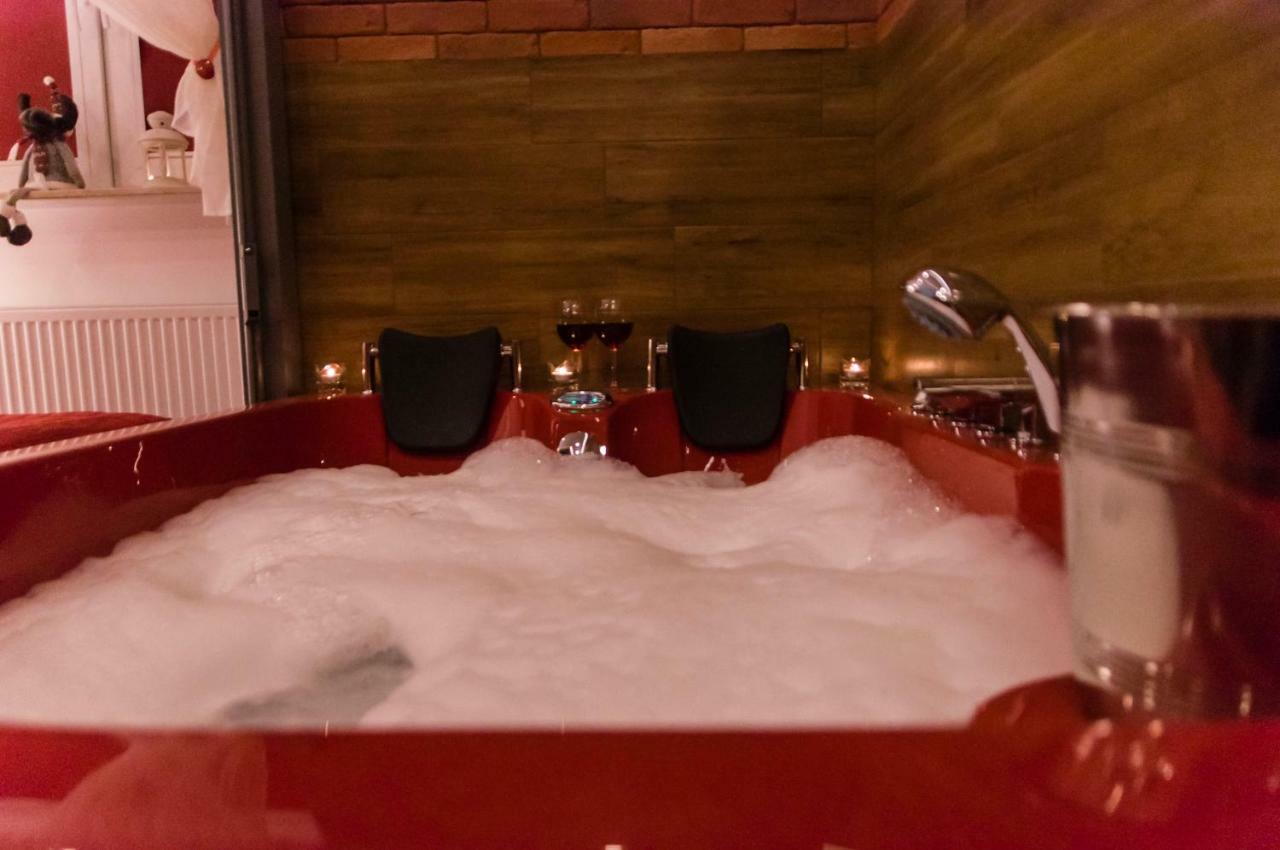 Jacuzzi Apartment Red Krakkó Kültér fotó