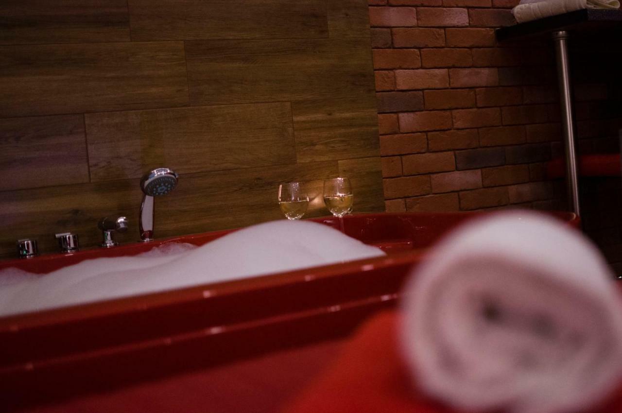 Jacuzzi Apartment Red Krakkó Kültér fotó