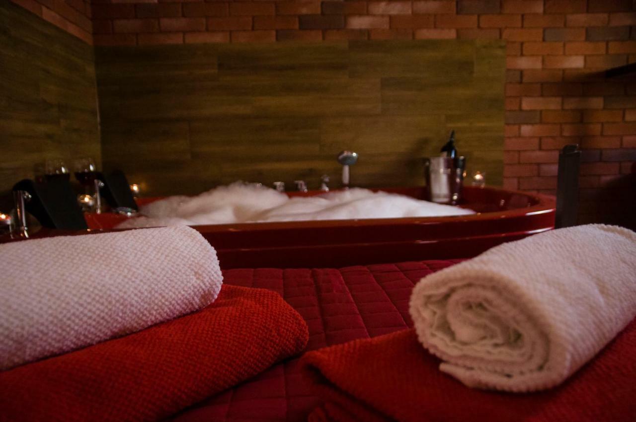 Jacuzzi Apartment Red Krakkó Kültér fotó