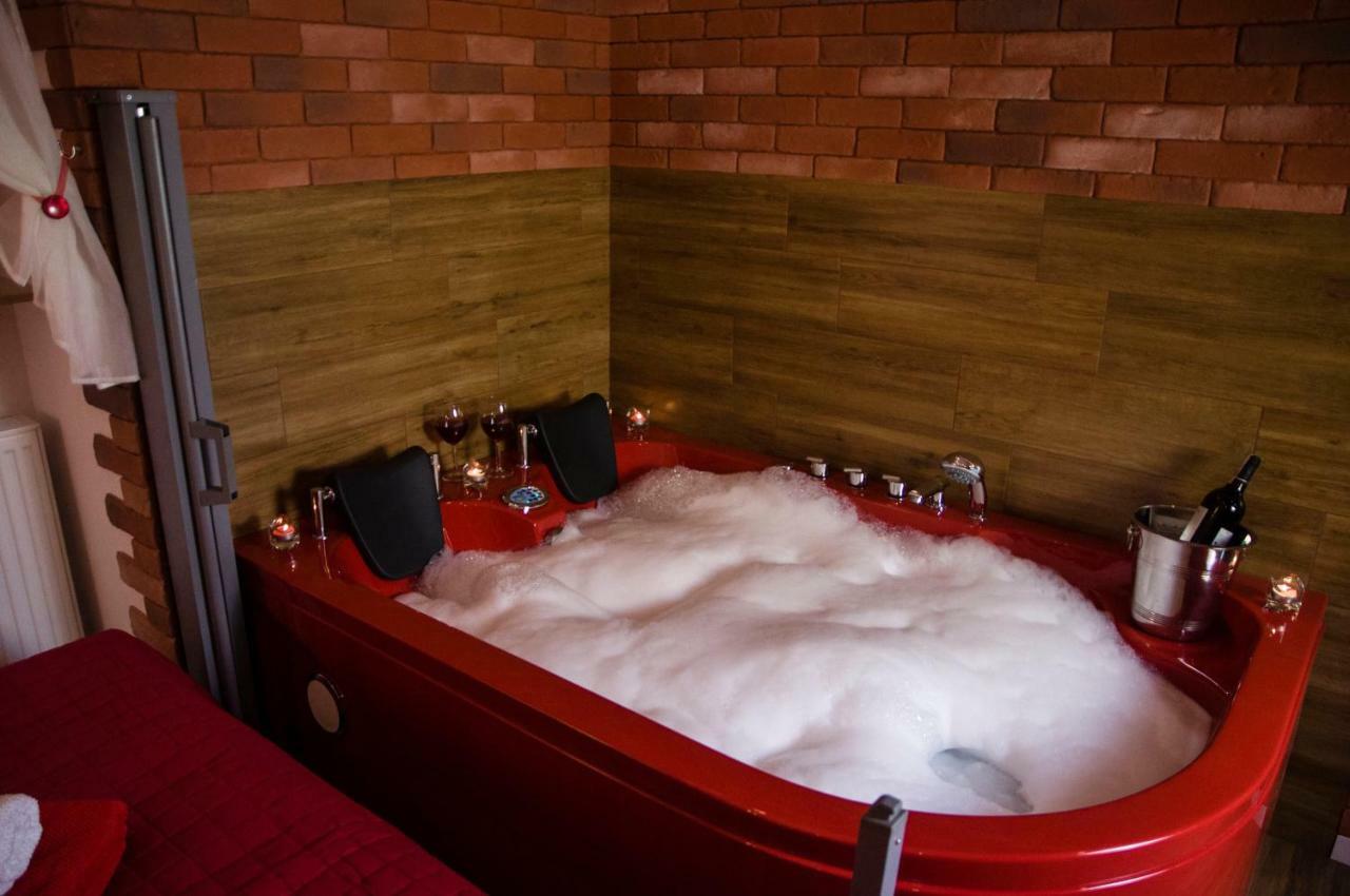 Jacuzzi Apartment Red Krakkó Kültér fotó
