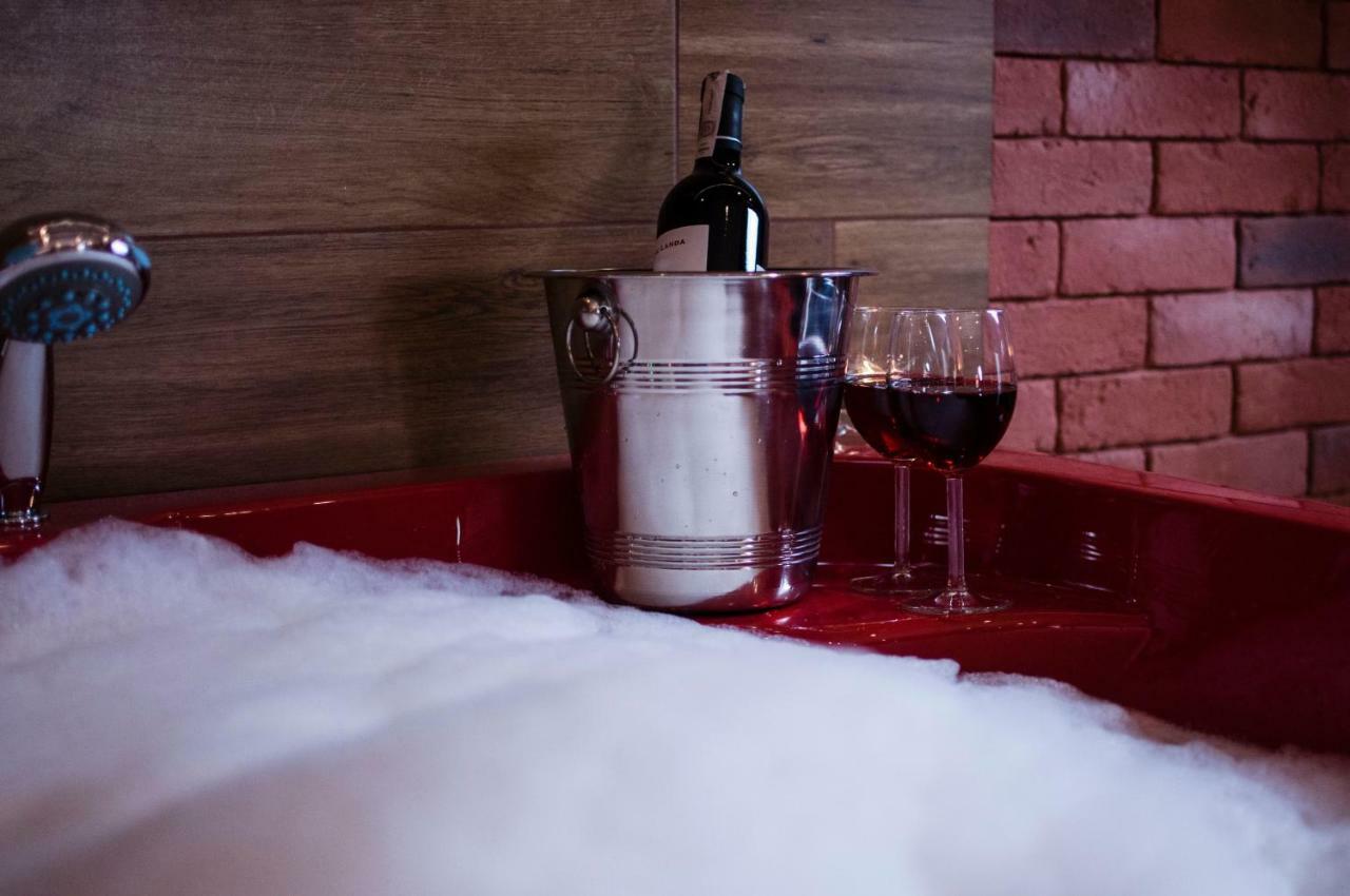 Jacuzzi Apartment Red Krakkó Kültér fotó