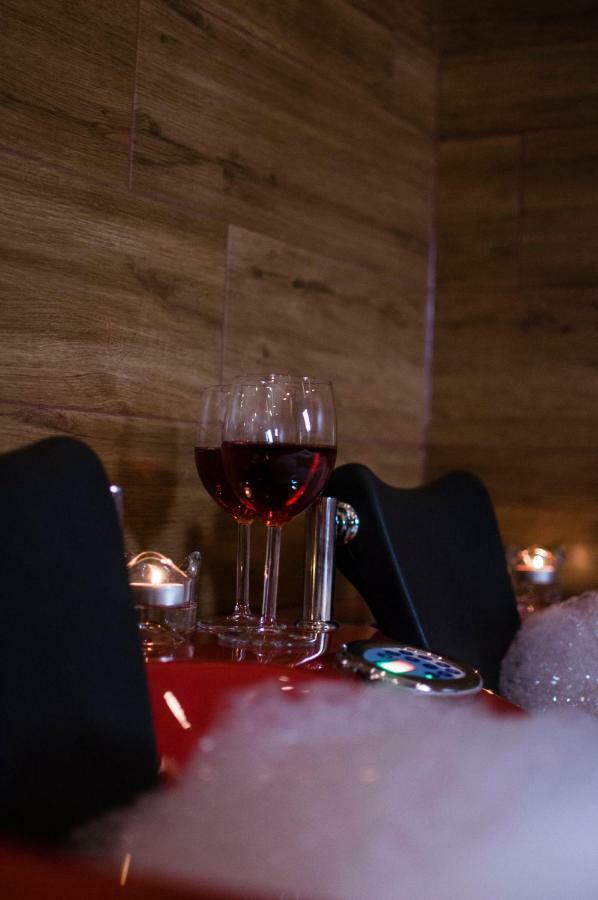 Jacuzzi Apartment Red Krakkó Kültér fotó